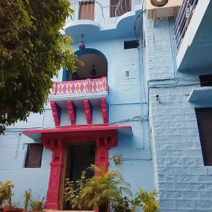 Yogis Guest House